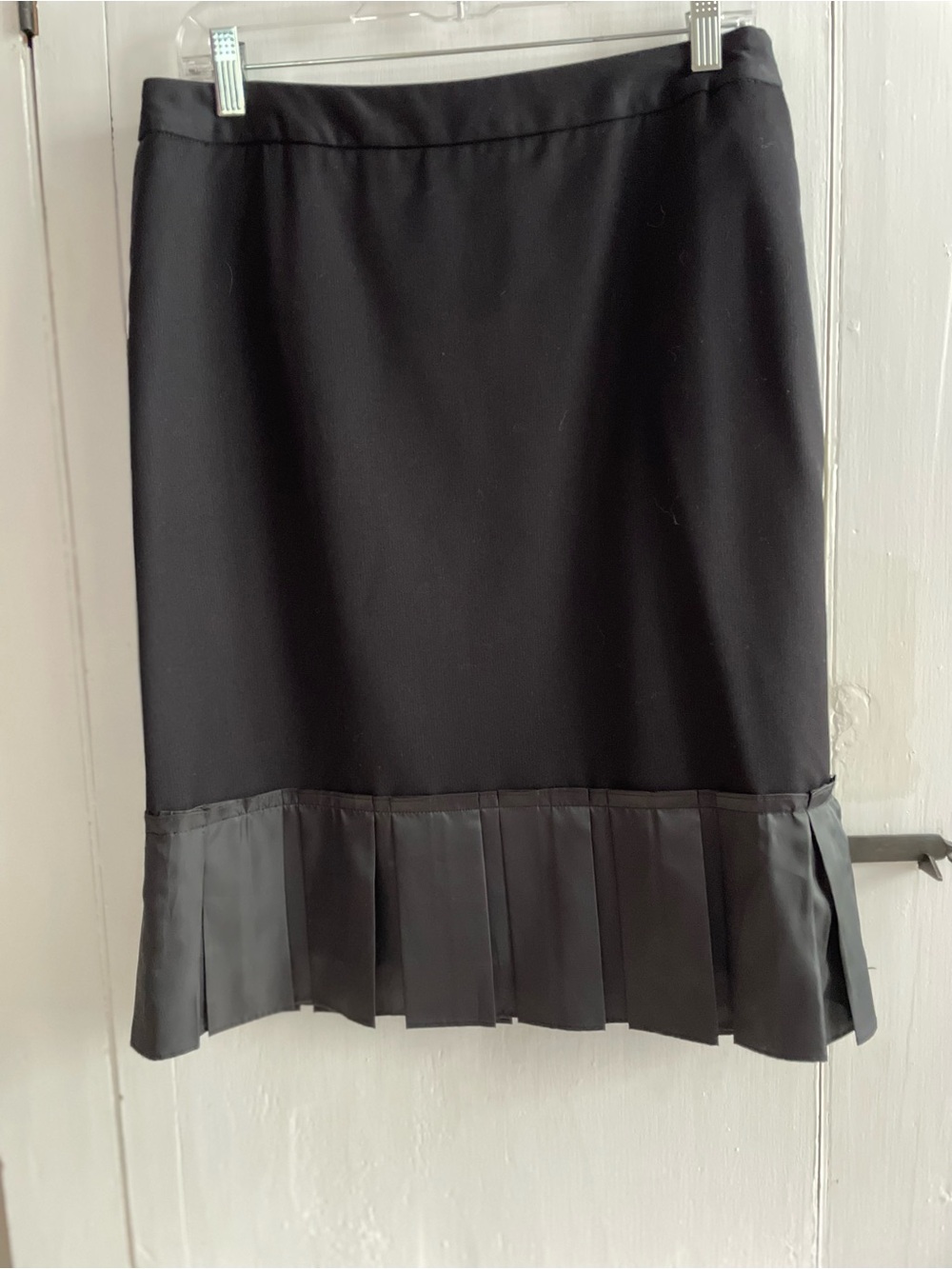Satin Pleated Hem Black Pencil Skirt Statement Back Zip Detail Size 14